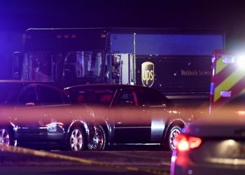 Las autoridades investigan el lugar de un tiroteo en Miramar, Florida, el jueves 5 de diciembre de 2019. (Taimy Alvarez/South Florida Sun-Sentinel vía AP)