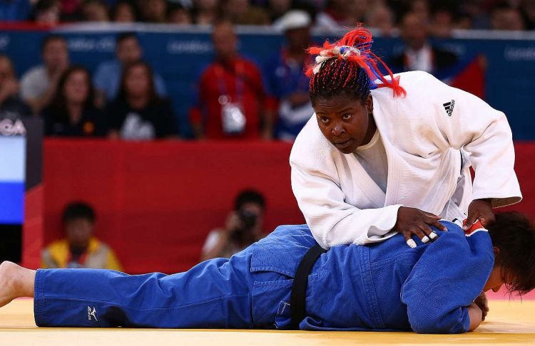 La estelar judoca cubana Idalys Ortiz clasificó a los Juegos Olímpicos de Tokio en primer lugar del ranking mundial. Foto: AP / Archivo.