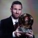 El argentino Lionel Messi, del Barcelona, posa con el trofeo en la ceremonia de premiación del Balón de Oro en París, el lunes 2 de diciembre de 2019. Messi ganó el galardón por sexta ocasión. Foto: AP/Francois Mori