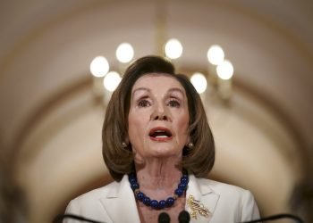 La presidenta de la Cámara de Representantes, Nancy Pelosi, durante un comunicado en el Capitolio en Washington, el jueves 5 de diciembre de 2019. (AP Foto/J. Scott Applewhite)