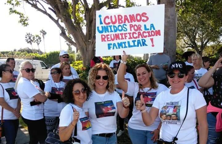 Imagen de la primera manifestación en Miami contra la cancelación del programa de reunificación familiar, realizada en 2018. Foto: Twitter / Archivo.