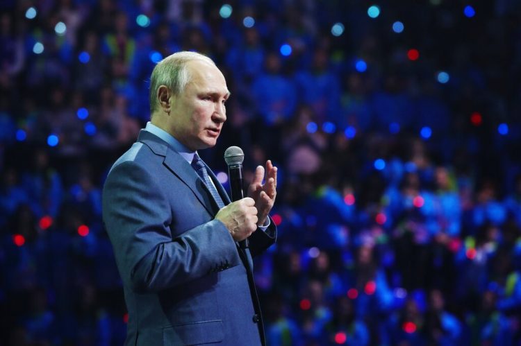 El presidente ruso Vladimir Putin habla en el Foro Internacional de Voluntarios en Sochi, Rusia, jueves 5 de diciembre de 2019. Foto: Shamil Zhumatov/AP