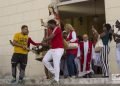 Cubanos demuestran su devoción a Santa Bárbara en La Habana, en su día, el 4 de diciembre de 2019. Foto: Otmaro Rodríguez.