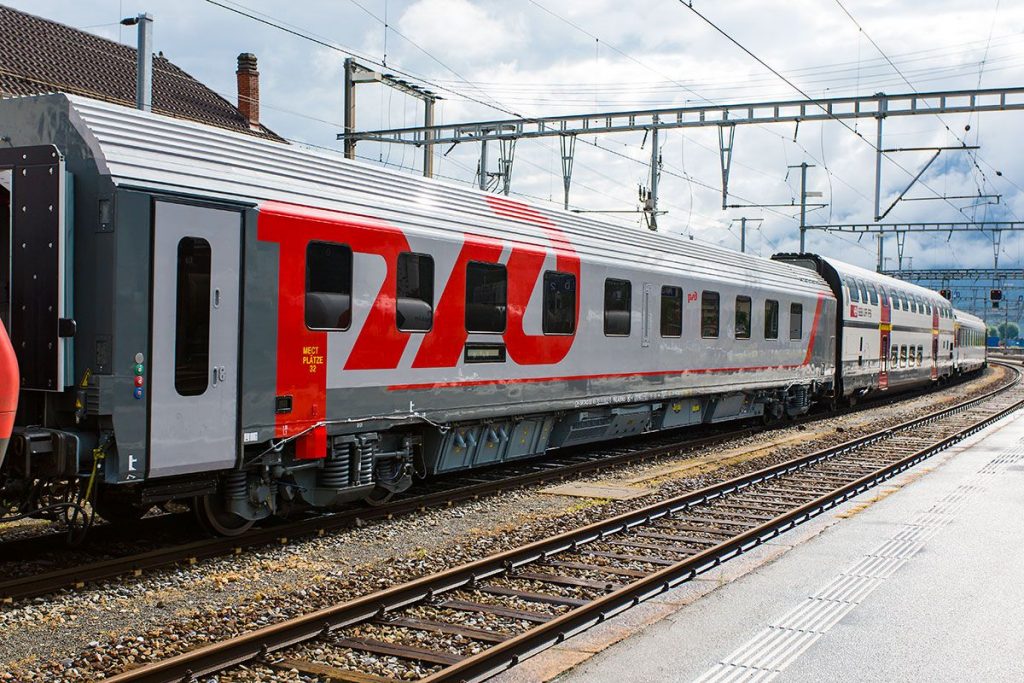 Tren de la la empresa Ferrocarriles Rusos (RZD). Foto: Pinterest.