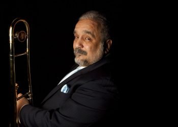 Willie Colón posa para un retrato en la Ciudad de México. (Foto AP/Gregory Bull, archivo)