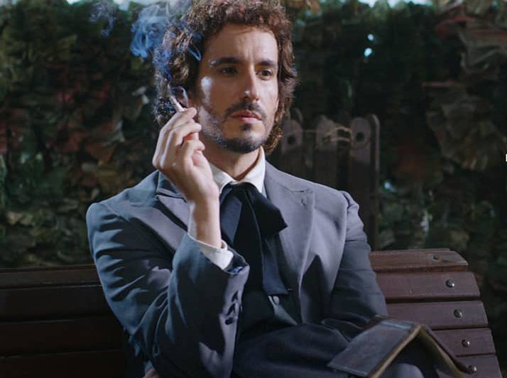 El joven actor Yasmany Guerrero asume el protagónico en la película cubana "Buscando a Casal", sobre la vida del poeta Julián del Casal. Foto: Perfil de facebook de la película.
