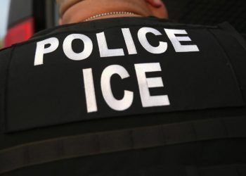 Agente de Inmigración y Control de Aduanas de Estados Unidos (ICE). Foto: bbc.com