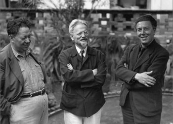 "El pintor Diego Rivera, quien desde mi llegada a México me había ofrecido hospitalidad en su casa, se apresuró a combinar el encuentro. Por lo demás, Trotski sabía que en repetidas ocasiones yo había alzado la voz en su defensa y deseaba verme".  En la foto: Diego Rivera, León Trotski, y André Breton en México, 1938.