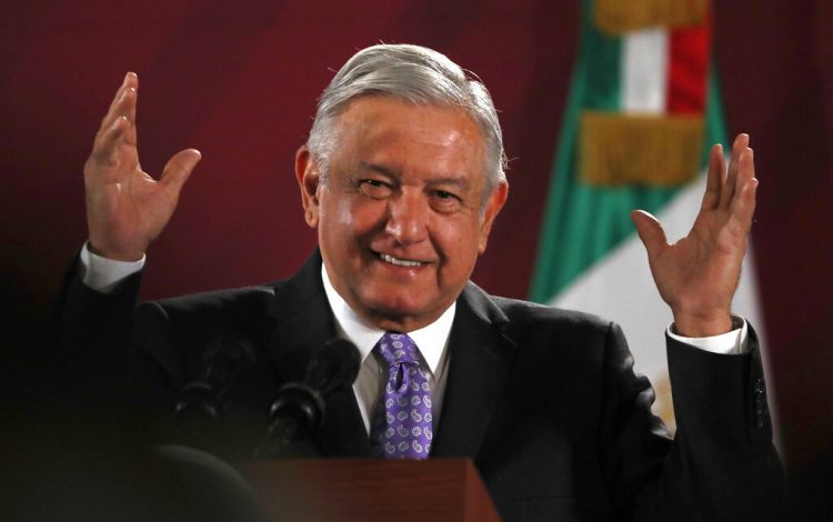 Andrés Manuel López Obrador sonriendo durante su conferencia de prensa matutina en el Palacio Nacional en Ciudad de México en noviembre pasado. Foto: Marco Ugarte/AP/ Archivo.