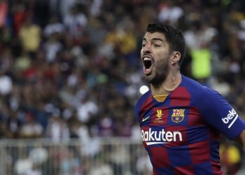 El uruguayo Luis Suárez reacciona durante el encuentro semifinal entre el Barcelona y el Alético de Madrid en Yeda, Arabia Saudí, el jueves 9 de enero de 2020 (AP Foto/Hassan Ammar)