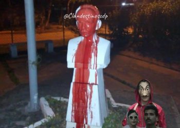 Imagen sin ubicación de busto de Martí vandalizado. Fue publicada en una página de Facebook llamada "Clandestinos".