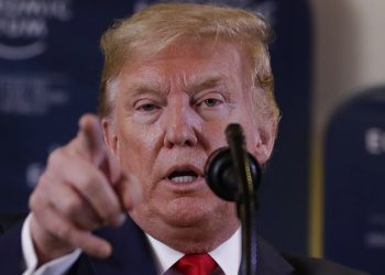 El presidente de Estados Unidos Donald Trump durante una conferencia de prensa en el Foro Económico Mundial en Davos, Suiza, el miércoles 22 de enero de 2020. (AP Foto/Evan Vucci)