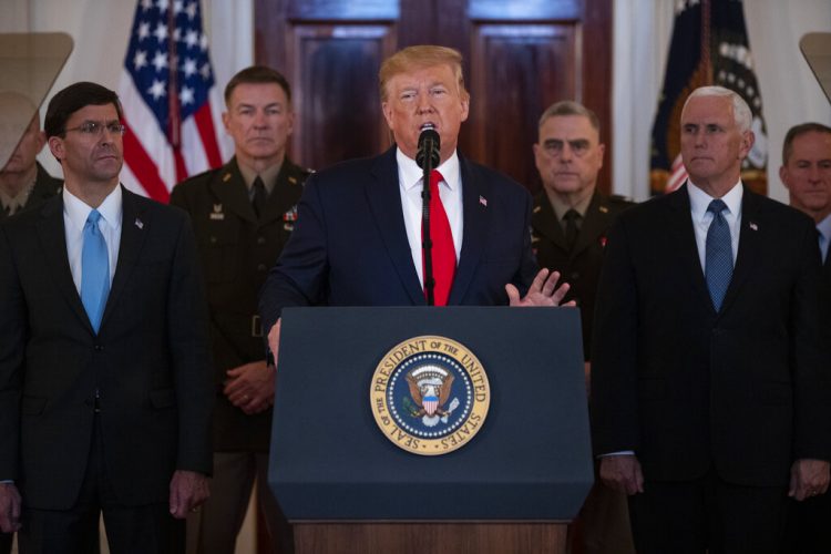 El presidente Donald Trump da un mensaje a la nación desde la Casa Blanca sobre el conflicto armado con Irán, el miércoles 8 de enero de 2020. (AP Foto/ Evan Vucci)