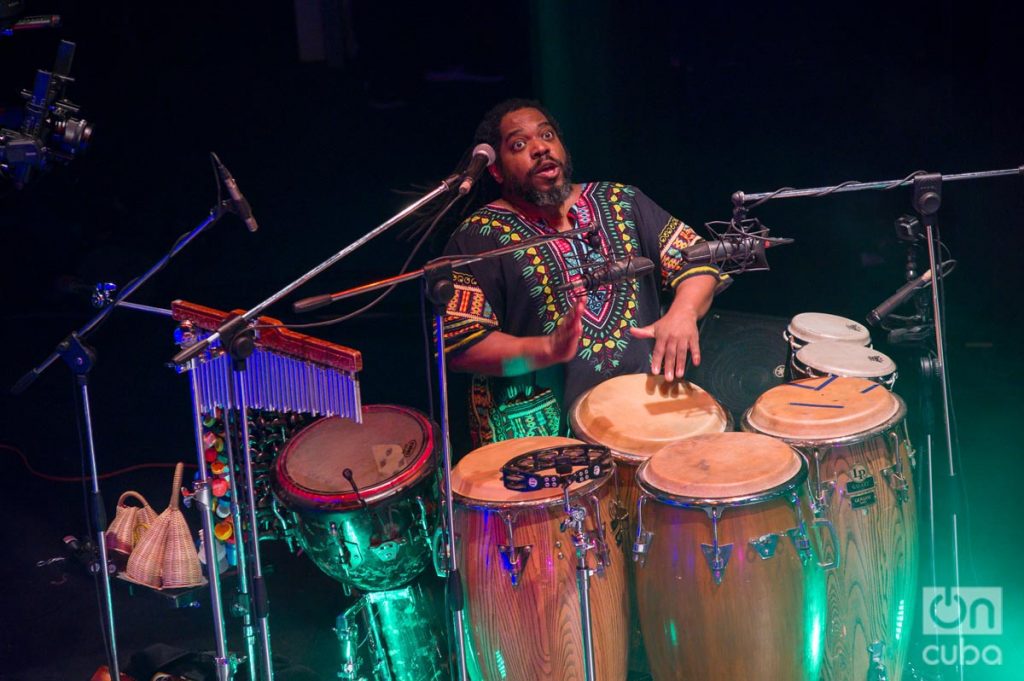 El percusionista Yaroldy Abreu en el concierto del proyecto "El Comité", en el Teatro Martí de La Habana, durante el 35 Festival Jazz Plaza, el 19 de enero de 2020. Foto: Enrique Smith.