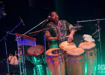 El percusionista Yaroldy Abreu en el concierto del proyecto "El Comité", en el Teatro Martí de La Habana, durante el 35 Festival Jazz Plaza, el 19 de enero de 2020. Foto: Enrique Smith.