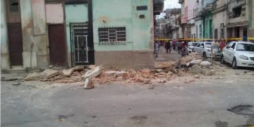 Foto del derrumbe por el que murieron tres niñas en el barrio Jesús María, en La Habana Vieja, el 27 de enero de 2020. Foto: Raúl Rodríguez/Facebook