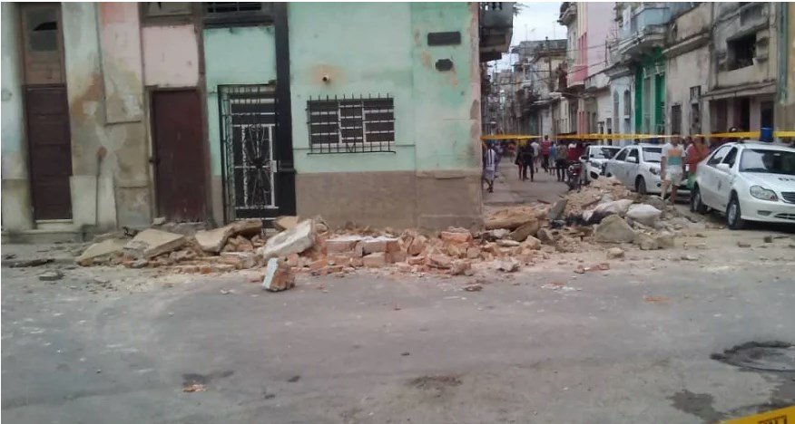 Foto del derrumbe por el que murieron tres niñas en el barrio Jesús María, en La Habana Vieja, el 27 de enero de 2020. Foto: Raúl Rodríguez/Facebook