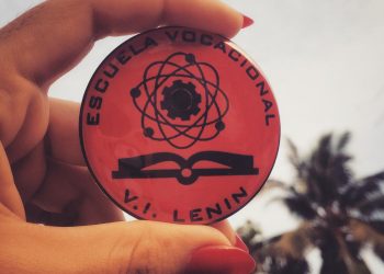 Monograma que distingue a los estudiantes de la Lenin. Foto: Perfil de Odette G. Gómez en Instagram.