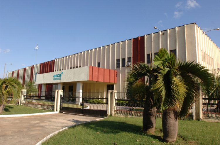 Empresa Laboratorios AICA, del grupo empresarial estatal cubano BioCubaFarma. Foto: Canal Caribe.