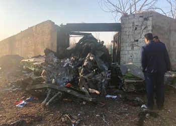 Restos del avión ucraniano que se estrelló poco después de despegar en las afueras de Teherán, Irán, el 8 de enero de 2019. Foto: Mohammed Nasiri/AP.