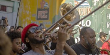 Desfile de artistas de Nueva Orleans y Cuba por la Habana Vieja como parte del 35 Festival Jazz Plaza, el 15 de enero de 2020. Foto: Otmaro Rodríguez.