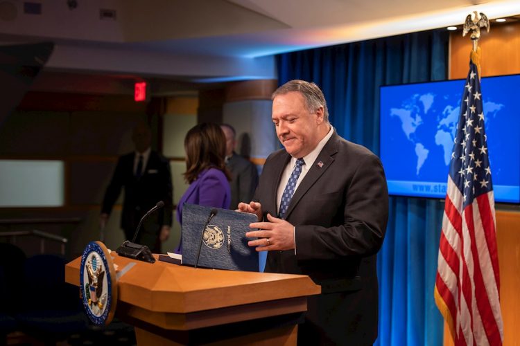 El Secretario de Estado de EE. UU., Mike Pompeo, durante conferencia de prensa en el Departamento de Estado en Washington. Foto: Erik S. Menor/EFE.