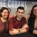 El autor de la obra "The Cubans" (Los cubanos), el dramaturgo cubano-estadounidense Michael León (c); la directora Victoria Collado (d), y la actriz Ashley Álvarez (i) durante una entrevista con la agencia Efe en Miami, Florida (EE.UU.), el 20 de enero de 2020. Foto: Ana Mengotti / EFE.