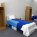 Dos lotes de muebles de dormitorio, que incluyen camas hechas de cartón, para los Juegos Olímpicos y Paralímpicos de Tokio 2020, expuestos en una habitación de muestra, el jueves 9 de enero de 2020.  (AP Foto/Jae C. Hong)