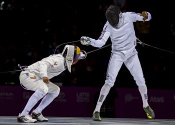 Yunior Reytor (d) combate en las semifinales de los Panamericanos de Lima contra el venezolano Rubén Limardo, titular de los Juegos de Londres 2012. Foto: www.granma.cu / Archivo.