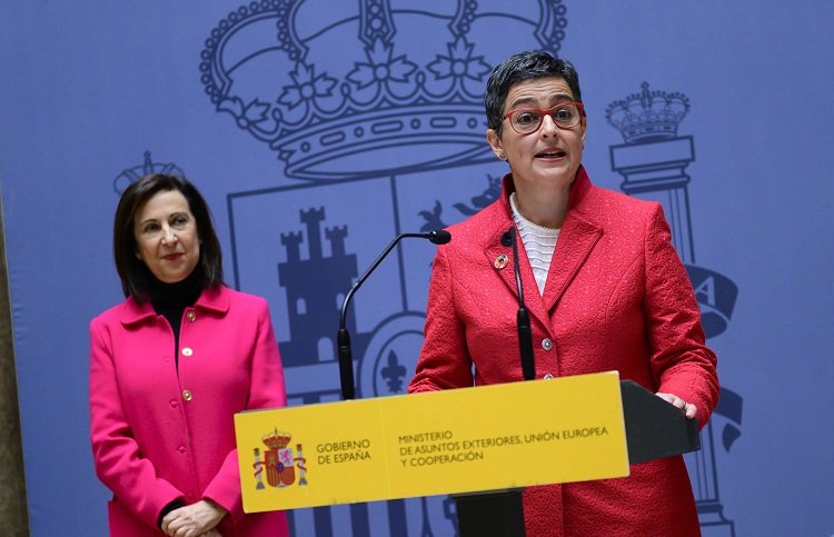 Las ministras españolas de Exteriores y Defensa, Arancha González Laya (d) y Margarita Robles. Foto: thediplomatinspain.com