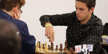 El Gran Maestro Carlos Daniel Albornoz (d), campeón nacional de ajedrez de Cuba. Foto: yucatan.com.mx / Archivo.