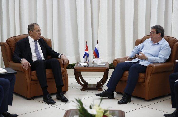 Los cancilleres Serguéi Lavrov y Bruno Rodríguez durante su encuentro en Santiago de Cuba.