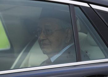 El primer ministro de Malasia, Mahathir Mohamad, abandona el Palacio Nacional, en Kuala Lumpur, Malasia, el 24 de febrero de 2020. Foto: Fazry Ismail7EFE.