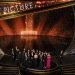 El elenco y equipo de "Parasite" recibe el Oscar a la mejor película. (AP Foto/Chris Pizzello)