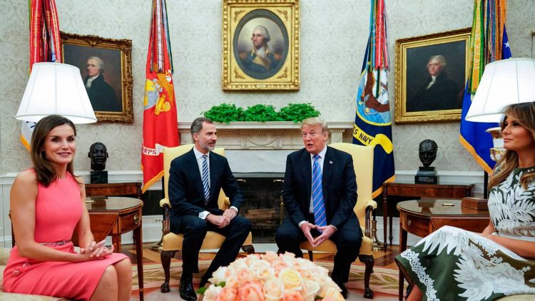 El rey Felipe VI y la reina Letizia fueron recibidos en la Casa Blanca por Donald Trump y Melania en 2018. Foto: RTVE.