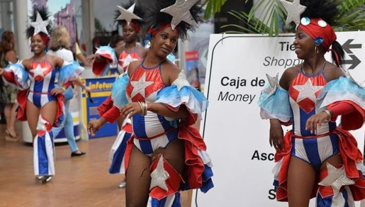 Otros "usos" de la bandera cubana. Foto: Raquel Pérez.