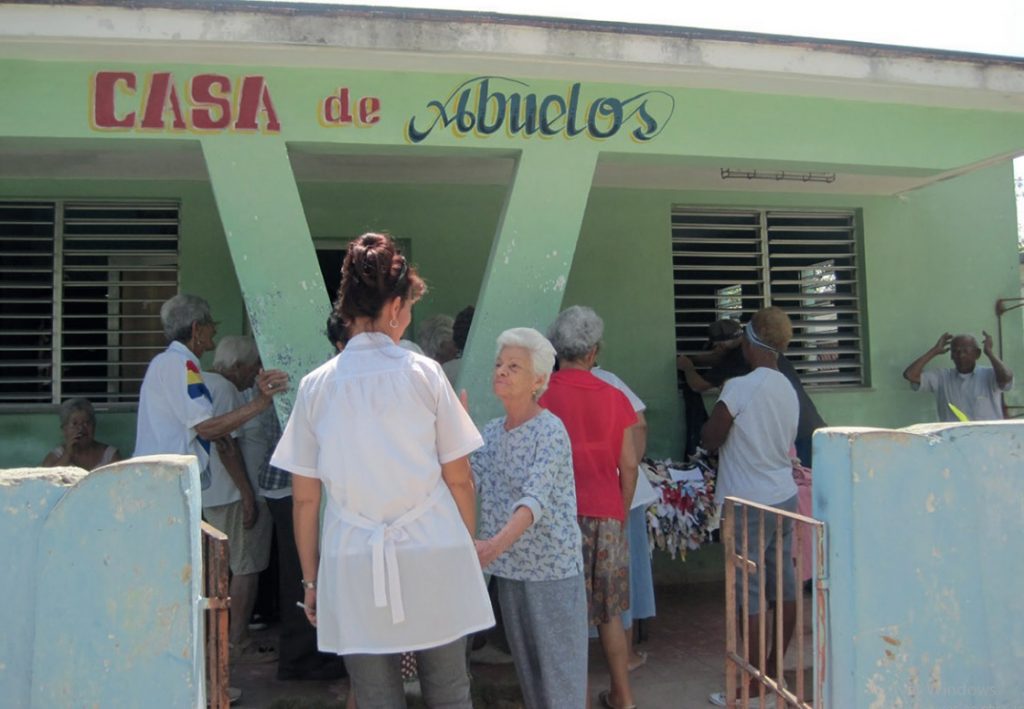 Casa de abuelos en Cuba, para la atención de personas de la tercera edad. Foto: iris.paho.org / Archivo.