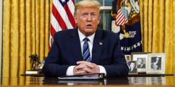 El presidente Donald Trump se dirige a la nación desde la Oficina Oval de la Casa Blanca, el miércoles 11 de marzo de 2020, en Washington. Foto: Doug Mills/The New York Times vía AP.