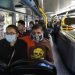 Pasajeros viajan en el metro-bus en la Ciudad de México, el lunes 23 de marzo de 2020, al tiempo que las autoridades de la ciudad anunciaron medidas para contener la propagación del nuevo coronavirus. Foto: Marco Ugarte / AP.