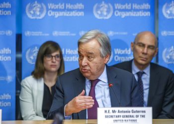 El secretario general de la ONU, Antonio Guterres, habla durante una conferencia sobre el nuevo coronavirus en la sede de la Organización Mundial de la Salud, en Ginebra, Suiza. Foto: Salvatore Di Nolfi/Keystone via AP.