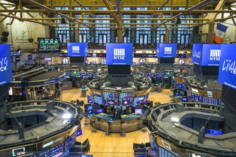 Bolsa de Valores de Nueva York debió  cerrar temporalmente por primera vez en 228 años debido al coronavirus, el martes 24 de marzo de 2020. Foto: Kearney Ferguson/NYSE vía AP.