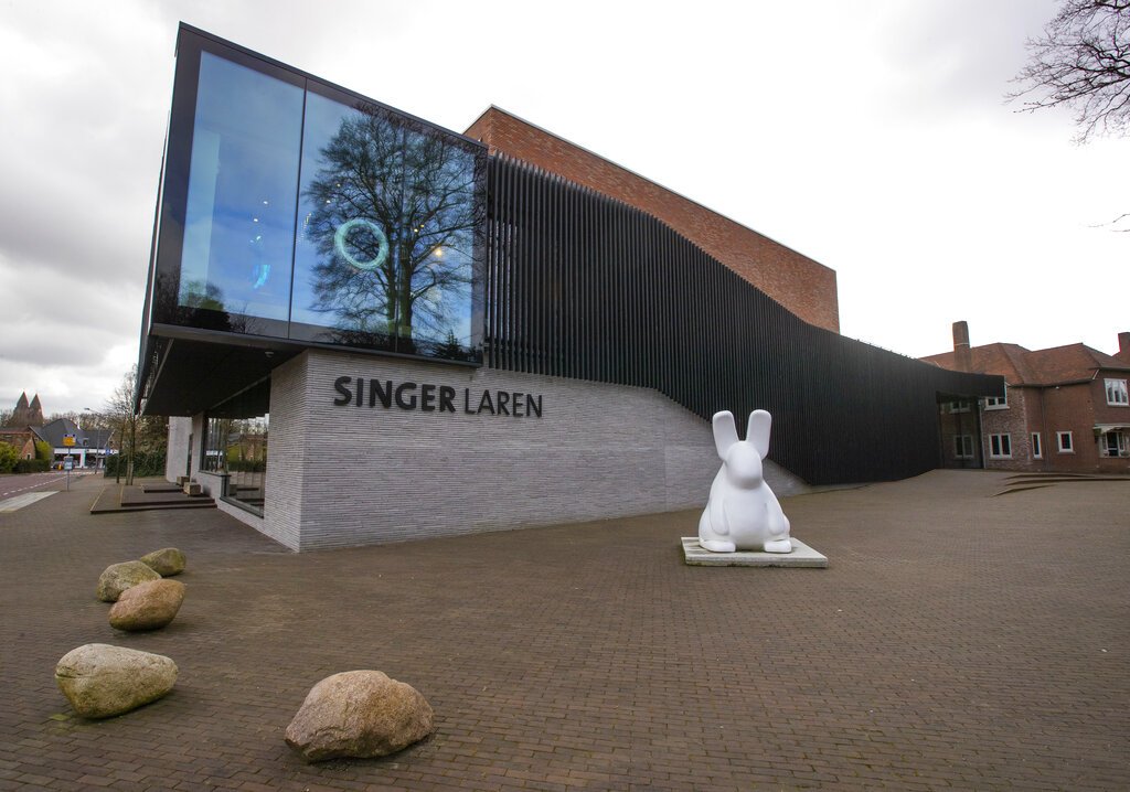 El museo Singer Laren, en Laren, Holanda, de donde fue robada una pintura de Vincent van Gogh aprovechando lçsu cierre por la pandemia de coronavirus, el lunes 30 de marzo del 2020. Foto: Peter Dejong / AP.