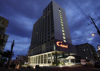 NH Hotel Group gestiona a través de subsidiarias dos propiedades en Cuba, entre ellas el hotel NH Capri La Habana. Foto AP/Franklin Reyes.