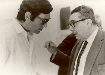 Julio Cortázar (izquierda) escucha a José Lezama Lima. Foto tomada de arcodereflejos.blogspot.com/ Archivo.