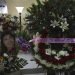Una fotografía de Marbella Valdez se muestra junto a una corona de flores con el texto "Marbe, tu mamá te ama". (AP Foto/Emilio Espejel)