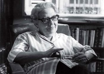 La poetisa, ensayista, profesora y periodista cubana Mirta Aguirre. Foto: poesi.as / Archivo.