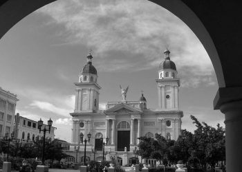 Catedral de Santiago de Cuba, en el Parque Céspedes de esa ciudad, la principal del oriente cubano. Foto: cubaconecta.com / Archivo.