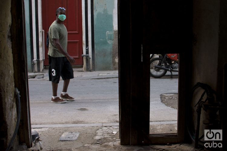 Hasta el 20 de abril, Cuba reportaba 1137 contagios y 38 muertes por la Covid-19. Foto: Otmaro Rodríguez