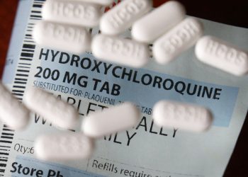 ARCHIVO - Esta fotografía del lunes 6 de abril de 2020 muestra pastillas de la medicina hidroxicloroquina en Las Vegas. (AP Foto/John Locher, archivo)