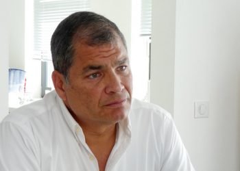Rafael Correa, da una entrevista en la casa de su familia cerca de Bruselas, Bélgica, en 2018.  Foto: Mark Carlson/AP.